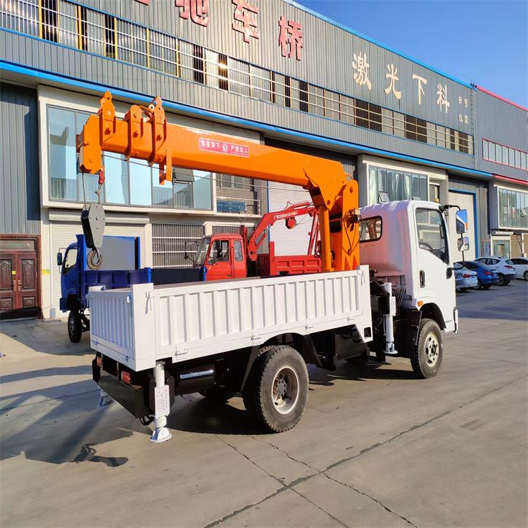 麦积区三轮随车吊定制 农用改装机自备吊中瑞长期出售